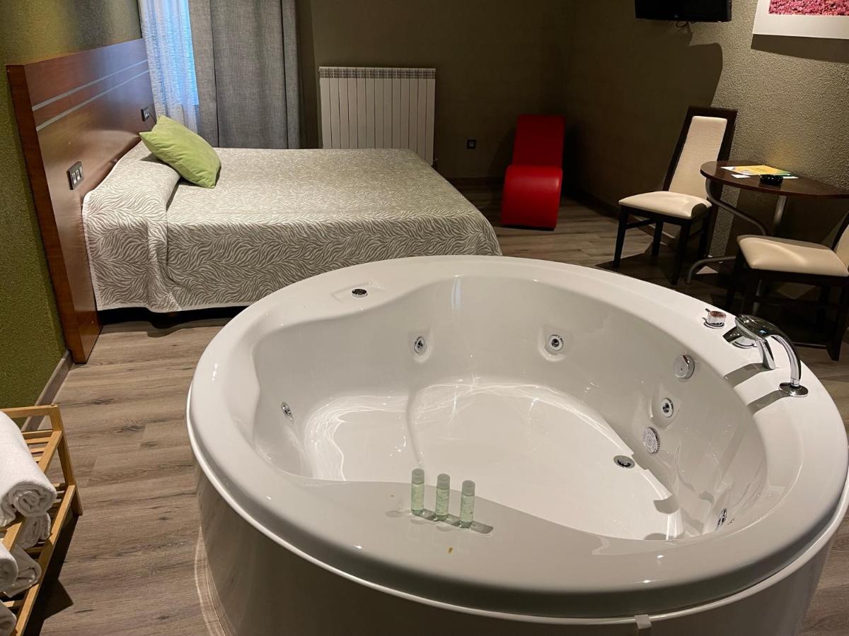 Motel Los Abedules Oviedo Eksteriør bilde