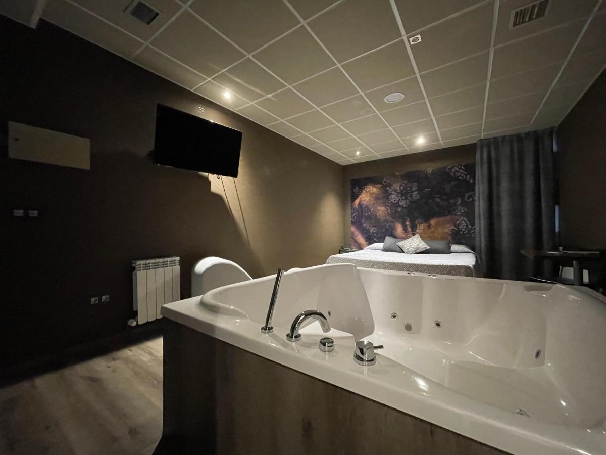Motel Los Abedules Oviedo Eksteriør bilde