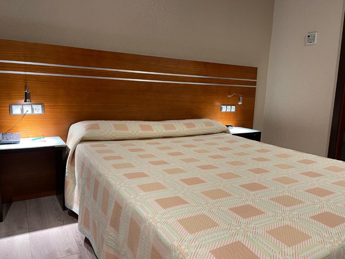 Motel Los Abedules Oviedo Eksteriør bilde