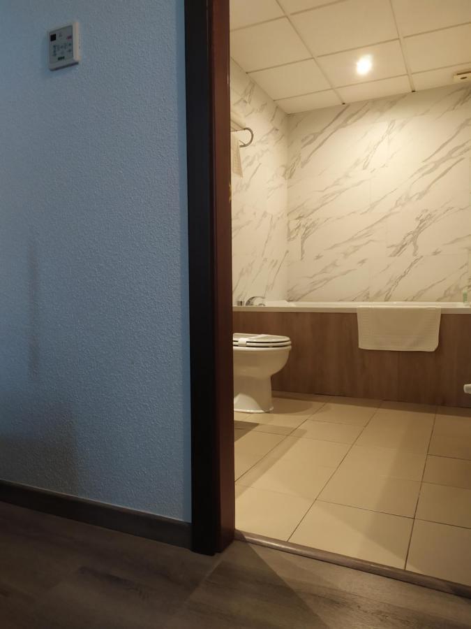 Motel Los Abedules Oviedo Eksteriør bilde
