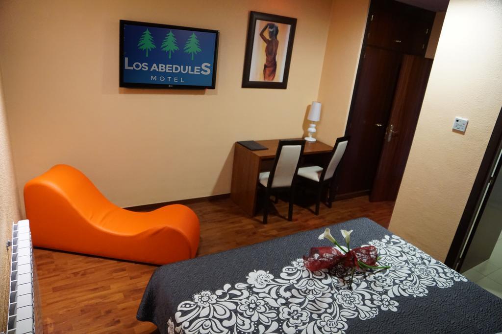 Motel Los Abedules Oviedo Eksteriør bilde